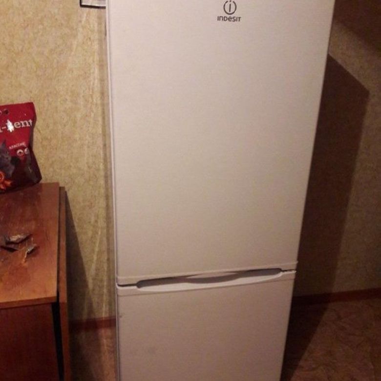 Замена пускозащитного реле и ремонт мотора на холодильнике в Краснодаре
